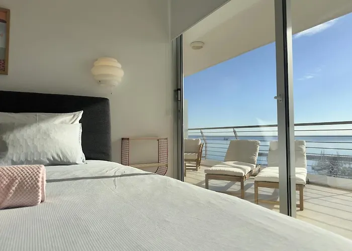 Breathtaking Sea And Marina View Center 2 Bdr Lägenhet Larnaca