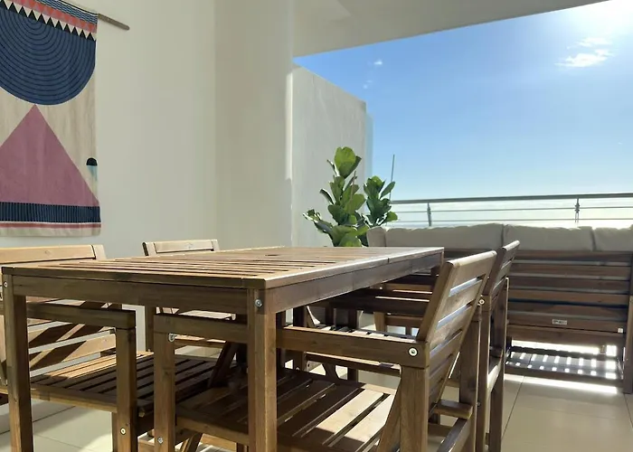 Breathtaking Sea And Marina View Center 2 Bdr アパート