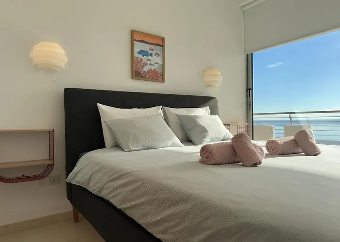 Breathtaking Sea And Marina View Center 2 Bdr