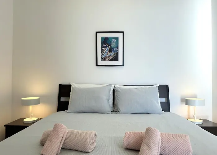 Apartamento Breathtaking Sea And Marina View Center 2 Bdr