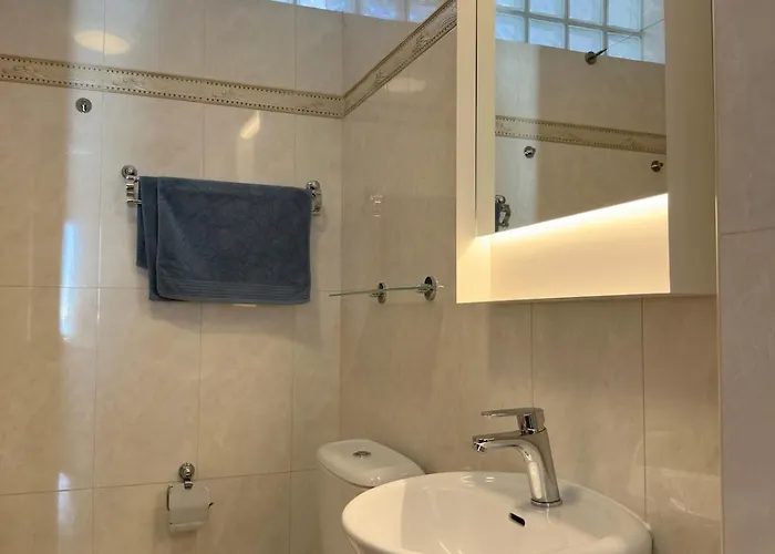 Breathtaking Sea And Marina View Center 2 Bdr